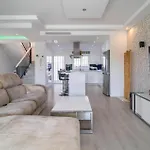 Pet Friendly In *